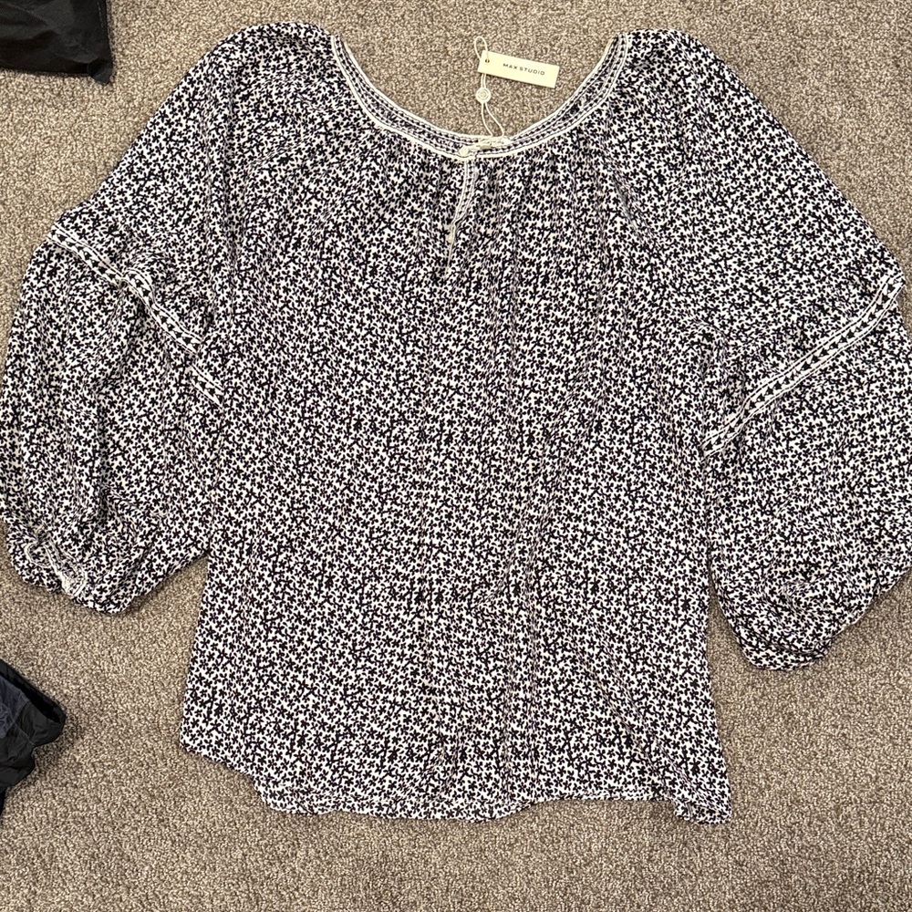 Max Studio Black and White Patterned Blouse
